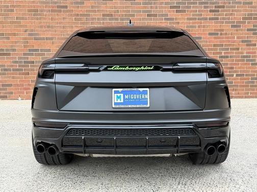 2022 Lamborghini Urus Graphite Capsule