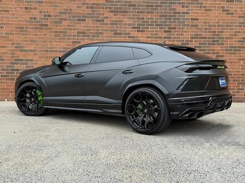 2022 Lamborghini Urus Graphite Capsule