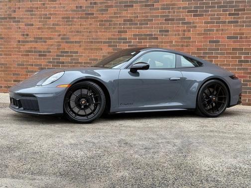 2026 Porsche 911 Carrera 4 GTS