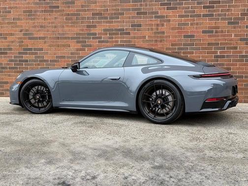 2026 Porsche 911 Carrera 4 GTS
