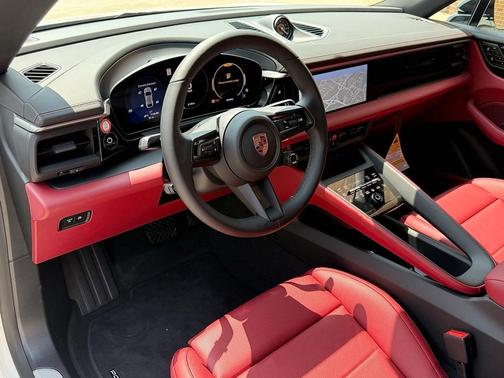 2025 Porsche Macan Electric 4