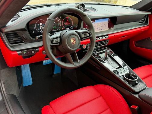 2026 Porsche 911 Carrera 4 GTS