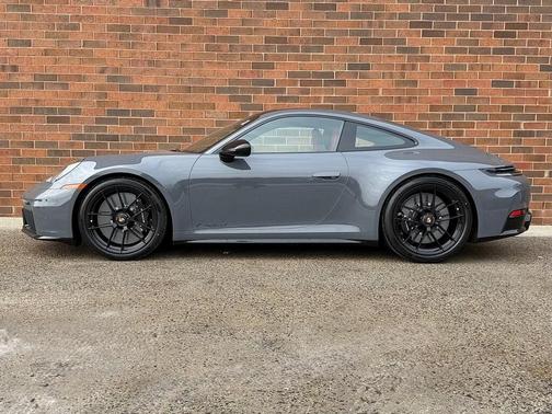 2026 Porsche 911 Carrera 4 GTS