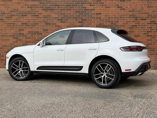 2026 Porsche Macan Base