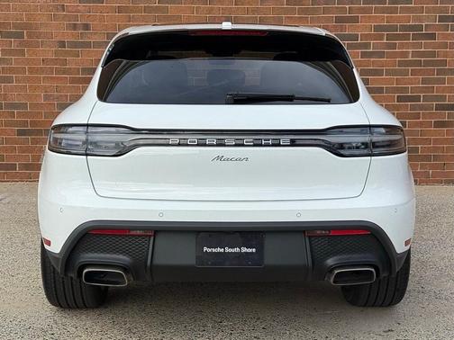 2026 Porsche Macan Base