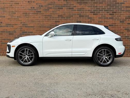 2026 Porsche Macan Base