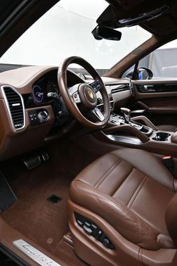 Jet Black Metallic 2022 Porsche Cayenne Turbo S