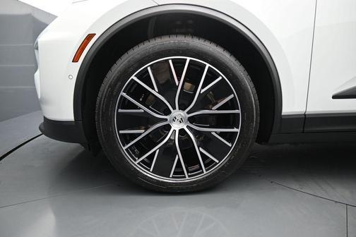 White 2026 Porsche Macan 4