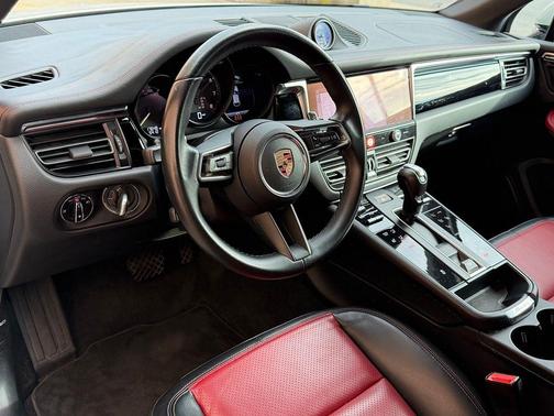 White 2024 Porsche Macan Base (PDK)