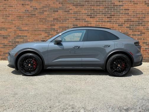 2025 Porsche Macan Electric 4S