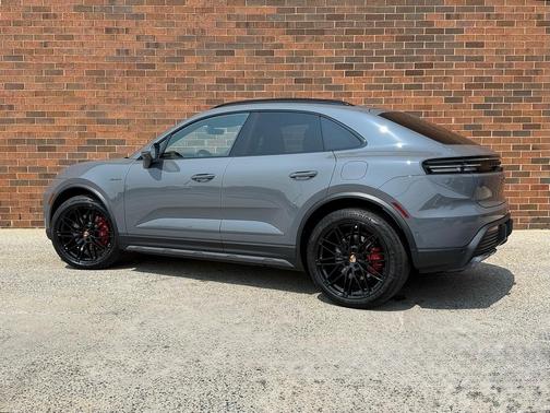 2025 Porsche Macan Electric 4S