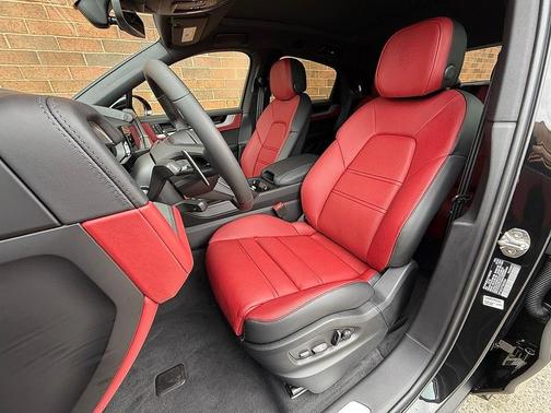 2025 Porsche Cayenne AWD
