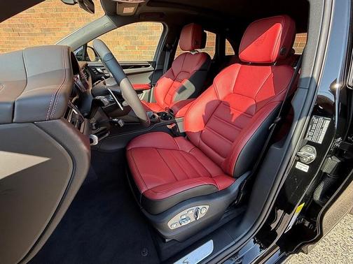 2025 Porsche Macan S