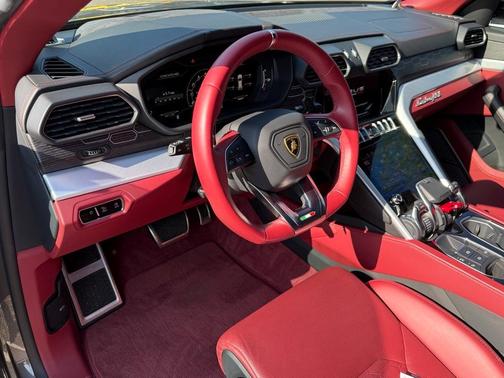 2022 Lamborghini Urus Graphite Capsule