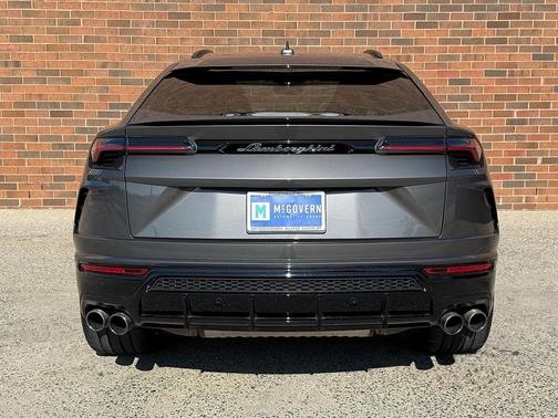 2022 Lamborghini Urus Graphite Capsule