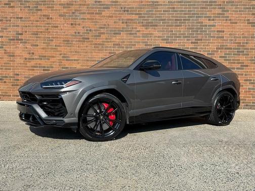 2022 Lamborghini Urus Graphite Capsule