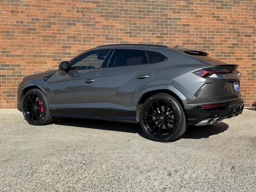 2022 Lamborghini Urus Graphite Capsule
