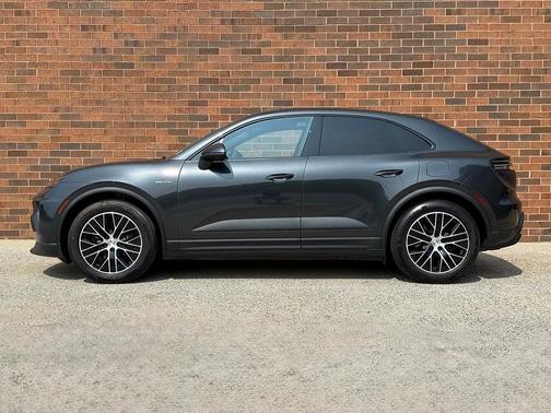 2025 Porsche Macan Electric 4