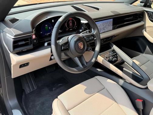 2025 Porsche Macan Electric 4