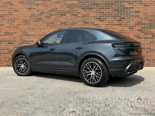 2025 Porsche Macan Electric 4