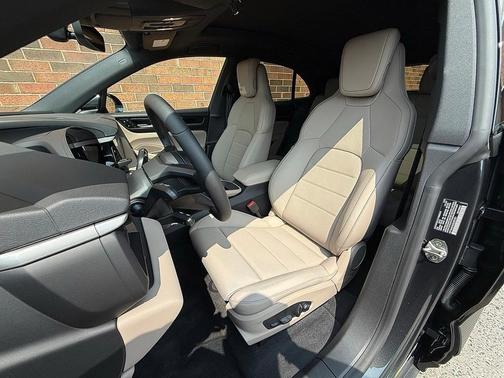 2025 Porsche Macan Electric 4