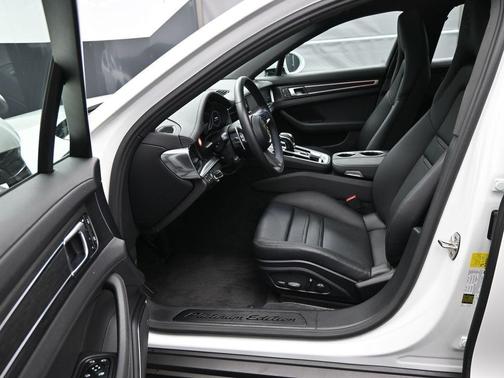 2023 Porsche Panamera 