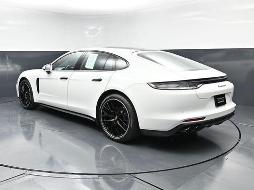 2023 Porsche Panamera 
