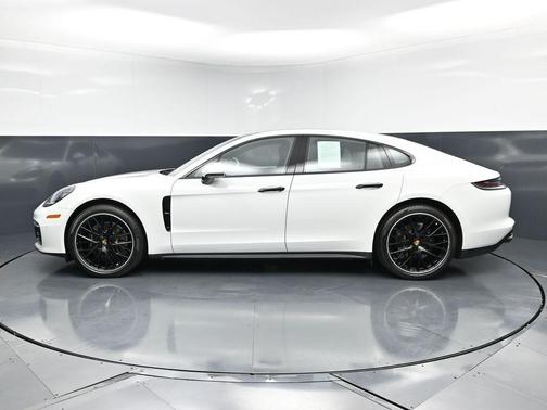 2023 Porsche Panamera 