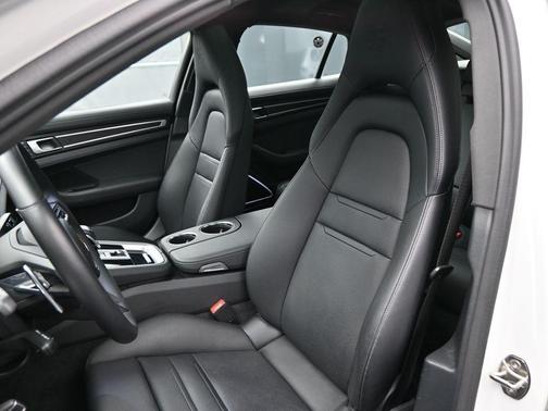 2023 Porsche Panamera 