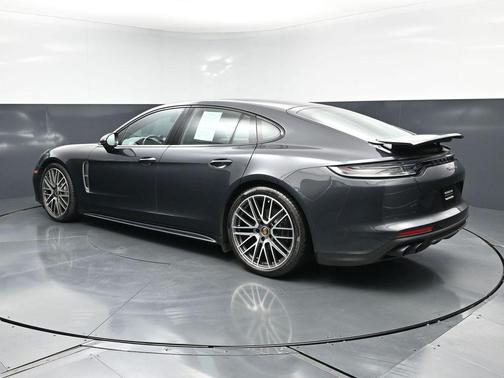 Volcano Grey Metallic 2023 Porsche Panamera 4 Platinum Edition