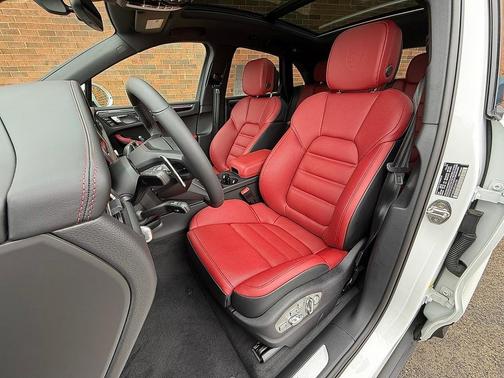 2025 Porsche Macan S