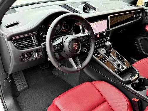 2025 Porsche Macan S