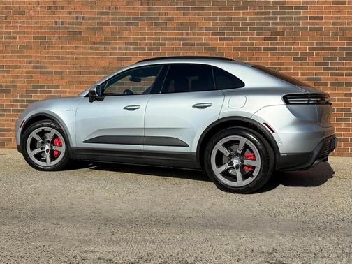 2025 Porsche Macan 4S