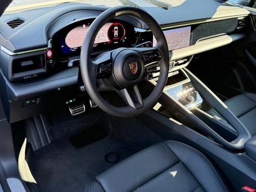 2025 Porsche Macan 4S