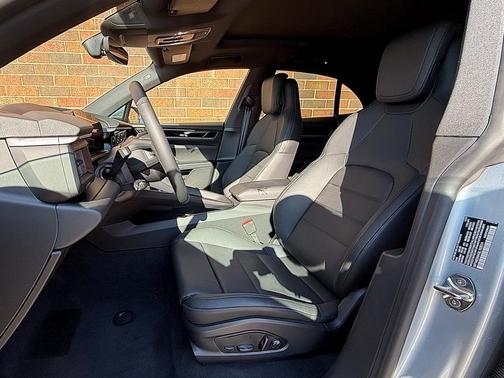 2025 Porsche Macan 4S