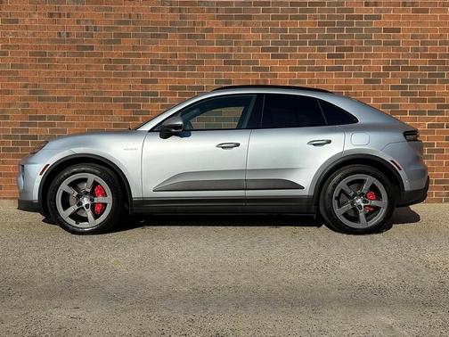 2025 Porsche Macan 4S