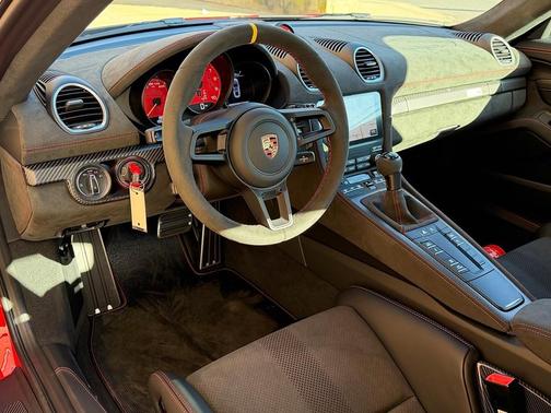 2025 Porsche 718 Cayman GT4 RS