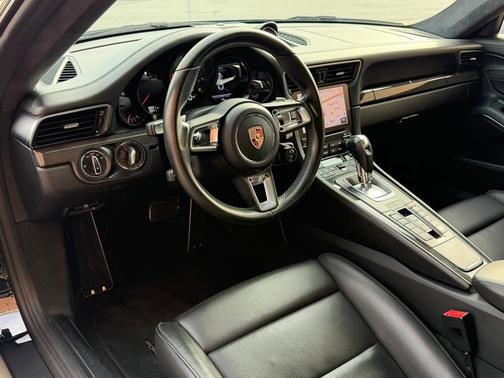 2019 Porsche 911 Carrera 4 GTS