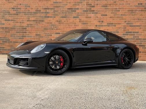 2019 Porsche 911 Carrera 4 GTS