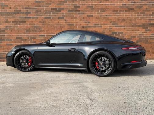 2019 Porsche 911 Carrera 4 GTS