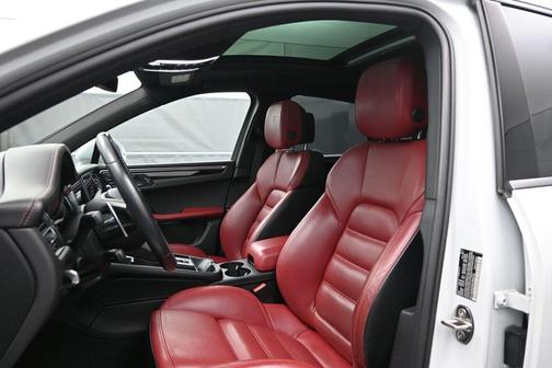 Carrara White Metallic 2023 Porsche Macan S