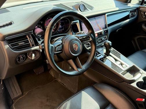 2024 Porsche Macan Base (PDK)