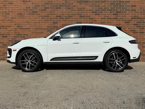 2024 Porsche Macan Base (PDK)