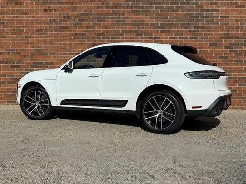2024 Porsche Macan Base (PDK)