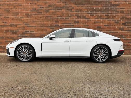 2026 Porsche Panamera 4