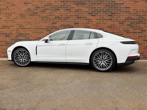 2026 Porsche Panamera 4