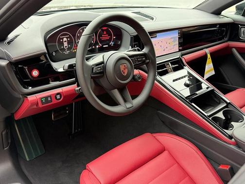 2026 Porsche Panamera 4