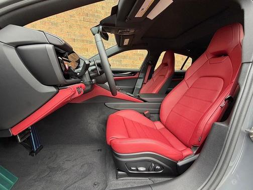 2026 Porsche Panamera 4