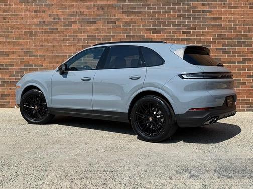 2025 Porsche Cayenne Base