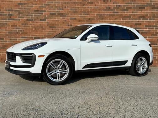 2024 Porsche Macan Base (PDK)